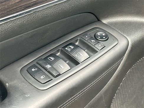 Used 2018 Jeep Grand Cherokee Overland image 14