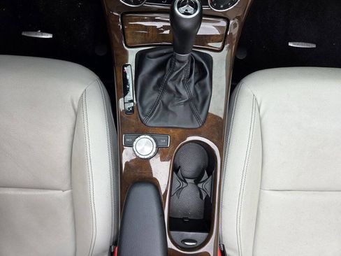 Used 2015 Mercedes-Benz SLK 250 image 43