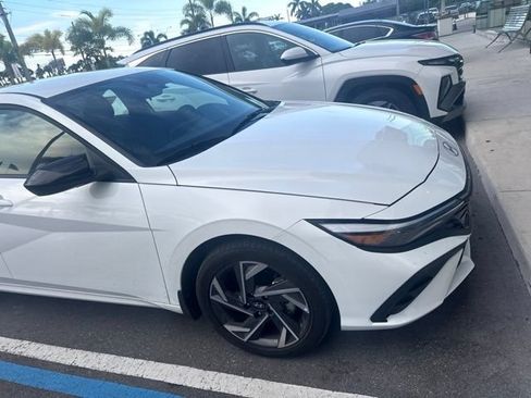 Used 2025 Hyundai Elantra Sport FWD image 4