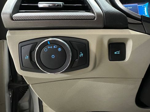 Certified 2019 Ford Fusion SE image 12