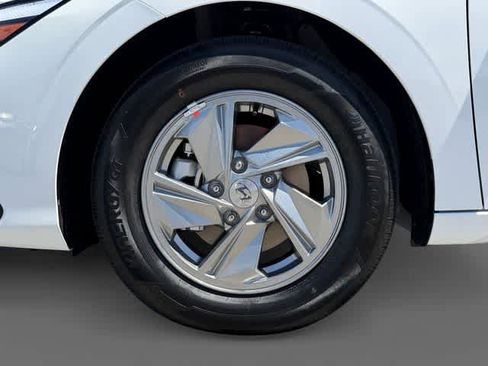 New 2026 Hyundai Elantra SE FWD image 9
