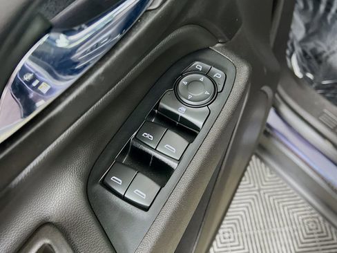 Used 2018 Chevrolet Equinox LT image 30