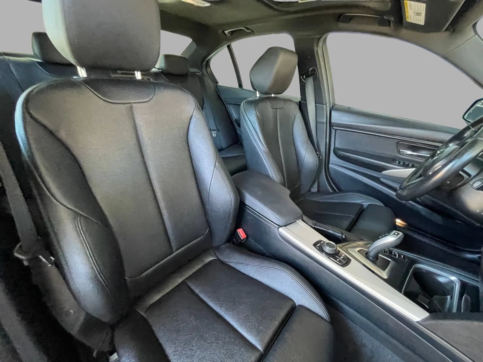 Used 2015 BMW 320i Sedan RWD image 3