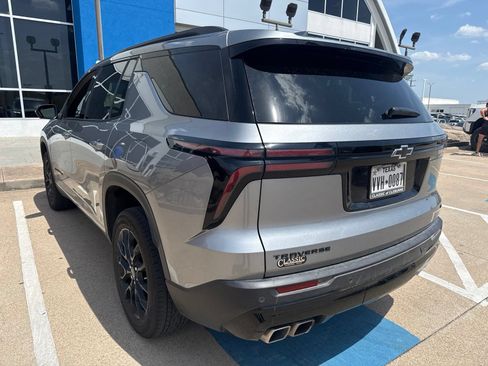Used 2024 Chevrolet Traverse LT w/ Midnight/Sport Edition FWD image 8