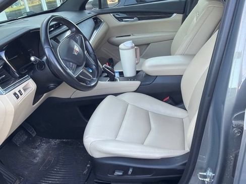 Used 2019 Cadillac XT5 AWD image 4
