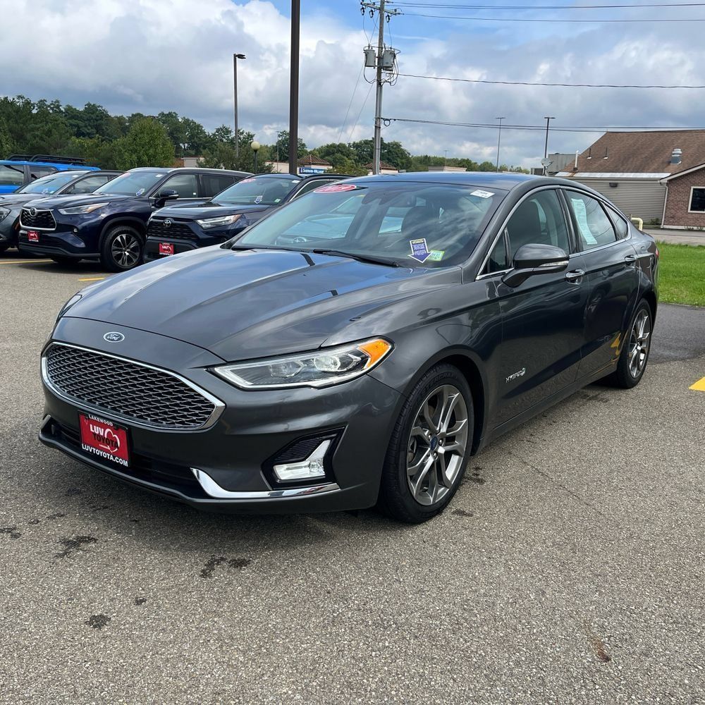 Used 2019 Ford Fusion Titanium FWD image 2