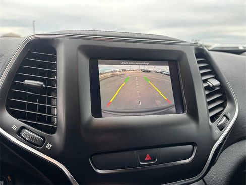 Used 2019 Jeep Cherokee Latitude Plus image 22