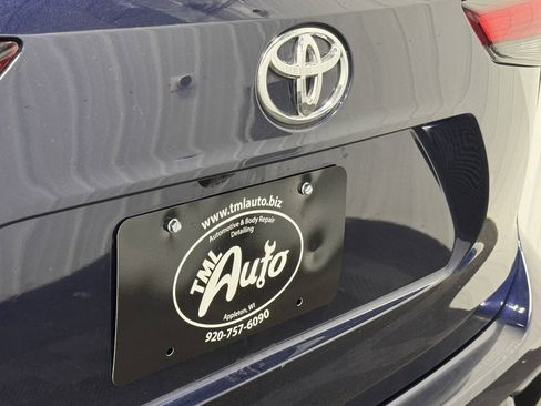 Used 2022 Toyota Highlander L FWD image 5