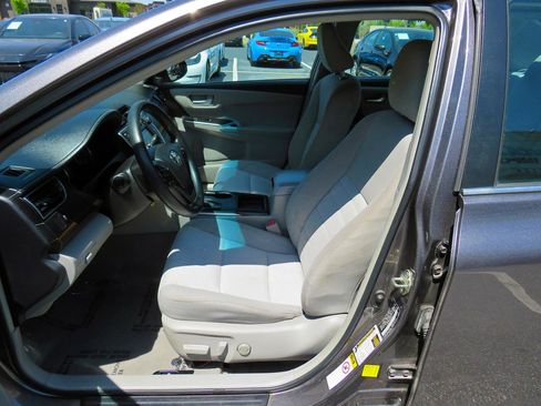 Used 2017 Toyota Camry LE image 11