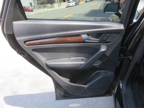 Used 2020 Audi Q5 2.0T Premium w/ Convenience Package image 29