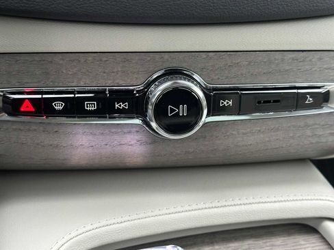 Certified 2023 Volvo XC90 T8 Ultimate image 30