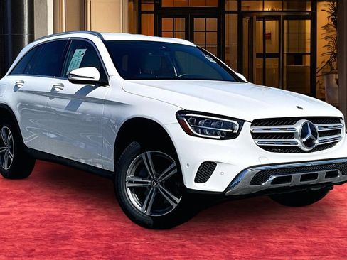 Used 2021 Mercedes-Benz GLC 300 4MATIC w/ Premium Package image 2