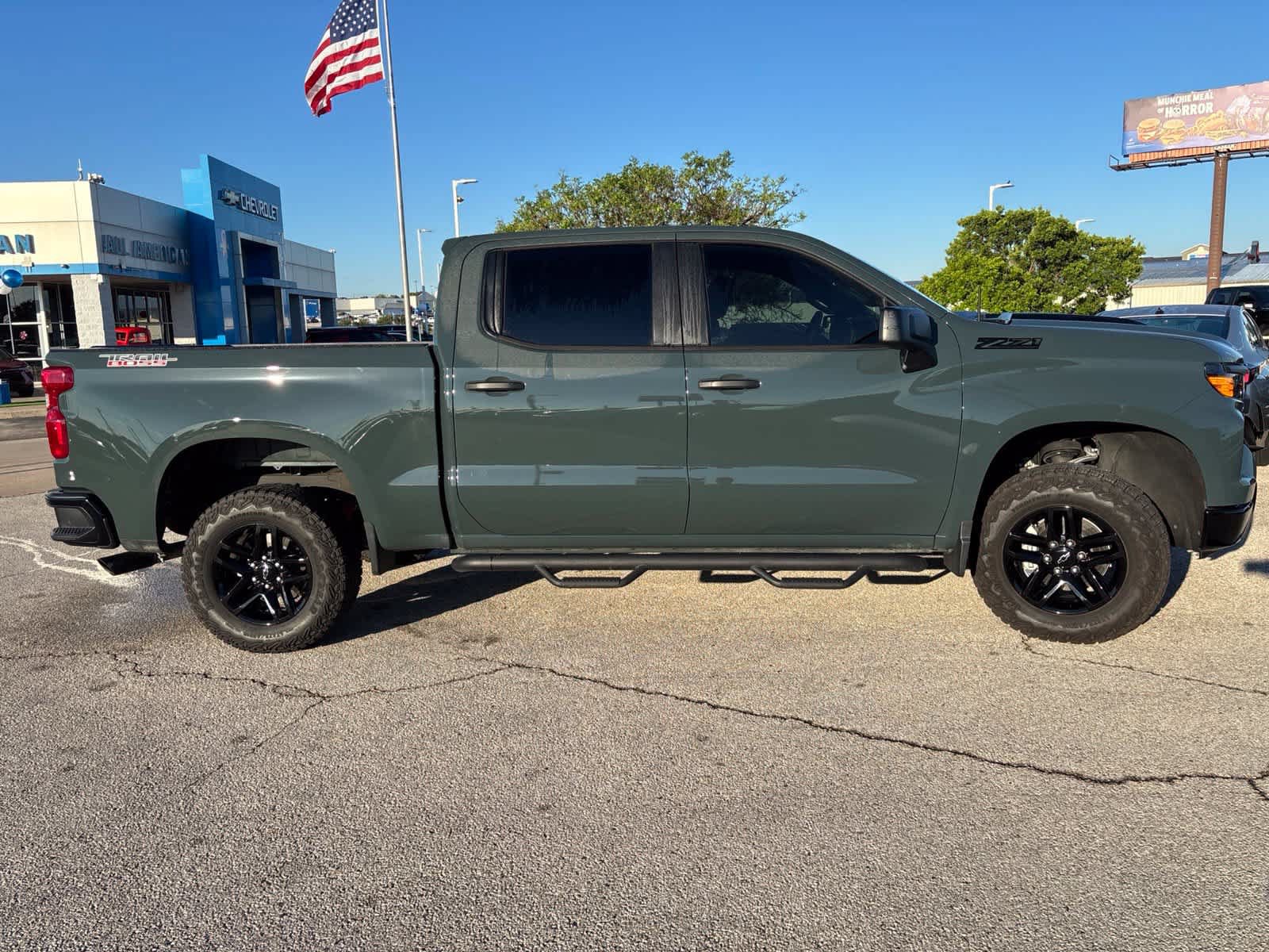 Used 2025 Chevrolet Silverado 1500 Custom Trail Boss w/ LPO, Dark Essentials Package AWD/4WD image 4
