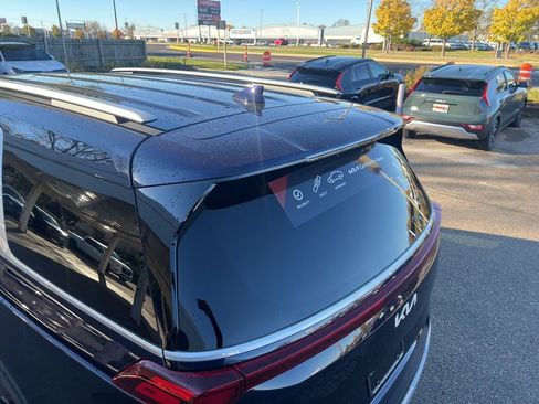 Certified 2025 Kia Carnival EX image 33