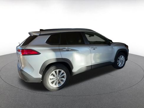 Used 2025 Toyota Corolla Cross LE image 15