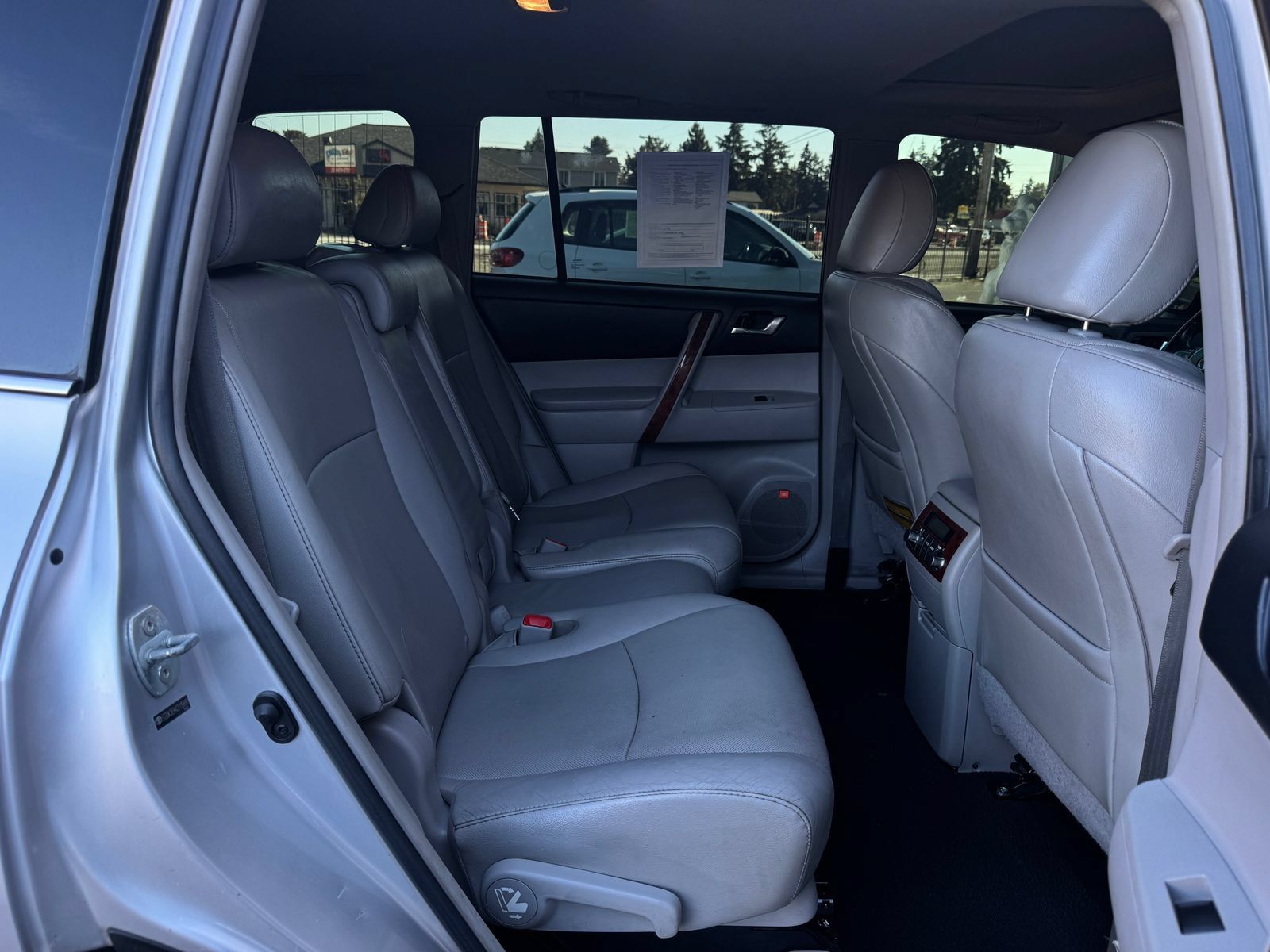 Used 2012 Toyota Highlander Limited w/ Tow Pkg AWD/4WD image 19