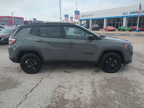 Used 2023 Jeep Compass Latitude w/ Convenience Group AWD/4WD image 9