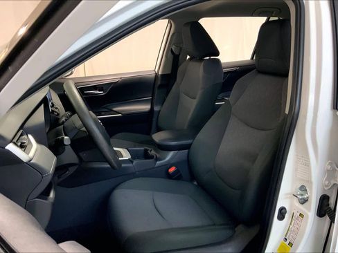 Used 2025 Toyota RAV4 XLE image 7