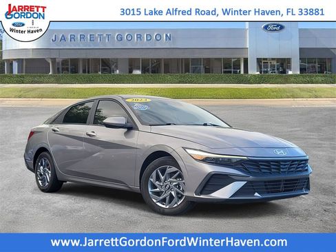 Used 2024 Hyundai Elantra Blue image 1