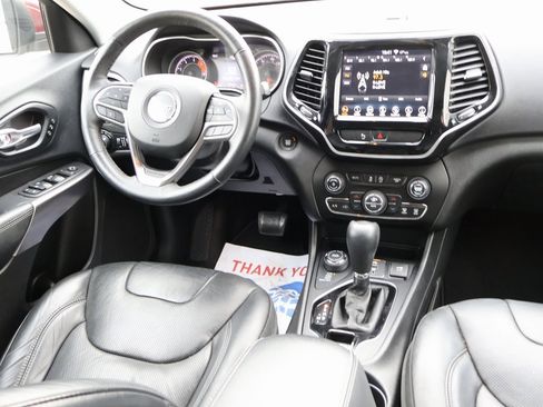 Used 2019 Jeep Cherokee Limited w/ Luxury Group image 16
