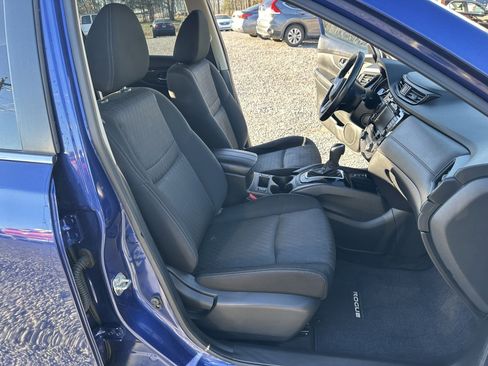Used 2019 Nissan Rogue SV w/ Premium Package image 18