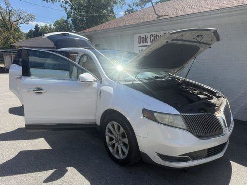 Used 2013 Lincoln MKT FWD image 9