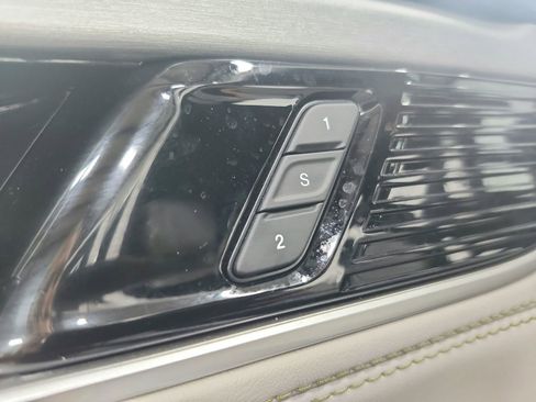 Used 2025 Jeep Wagoneer 2WD image 21