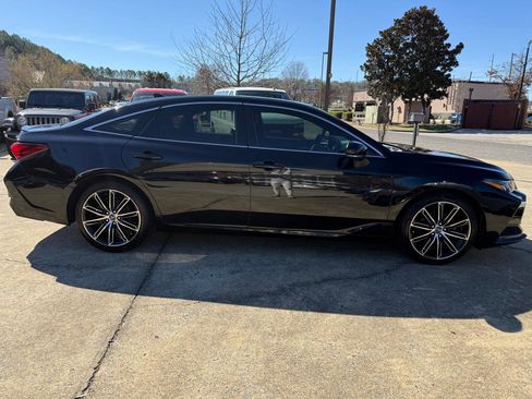 Used 2019 Toyota Avalon XSE image 6