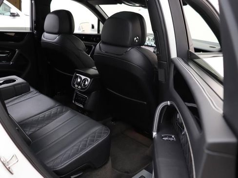 Used 2017 Bentley Bentayga image 31