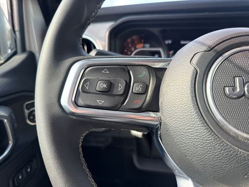 Used 2025 Jeep Wrangler Unlimited Sahara AWD/4WD image 15
