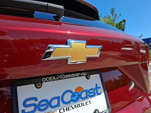 Used 2024 Chevrolet Trax LT w/ Driver Confidence Package FWD image 28