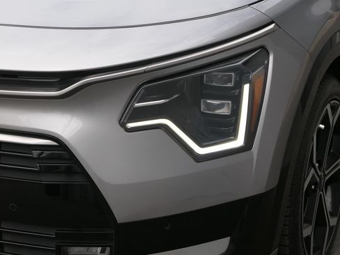 Certified 2023 Kia Niro SX Touring FWD image 8