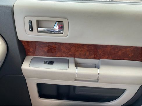 Used 2011 Ford Flex Limited FWD image 20
