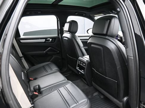 Certified 2023 Porsche Cayenne Platinum Edition AWD/4WD image 28
