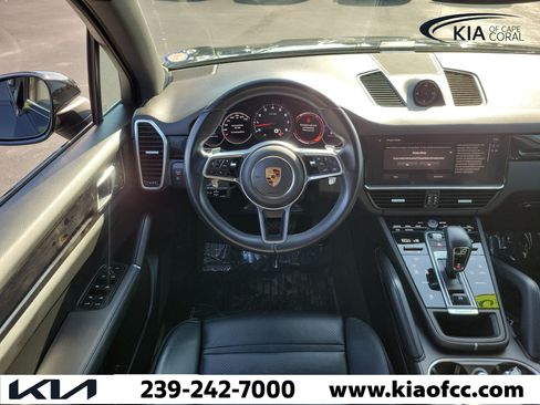 Used 2023 Porsche Cayenne AWD/4WD image 17