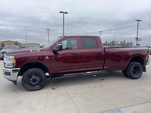 Used 2024 RAM 3500 Tradesman w/ Chrome Appearance Group image 5