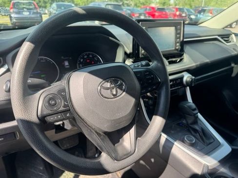 Used 2019 Toyota RAV4 LE w/ Carpet Mat Package AWD/4WD image 12