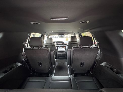 Used 2021 Cadillac Escalade Luxury AWD/4WD image 17