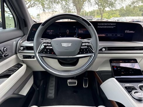 New 2027 Cadillac Vistiq Luxury w/ LPO, Floor Liner Package AWD/4WD image 17