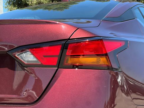 Used 2025 Nissan Altima 2.5 SV FWD image 27