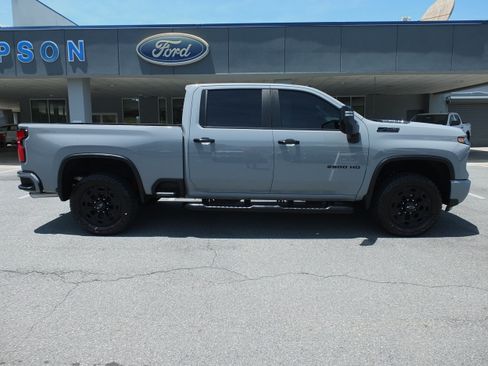 Used 2024 Chevrolet Silverado 2500 LT w/ Z71 Sport Edition AWD/4WD image 2