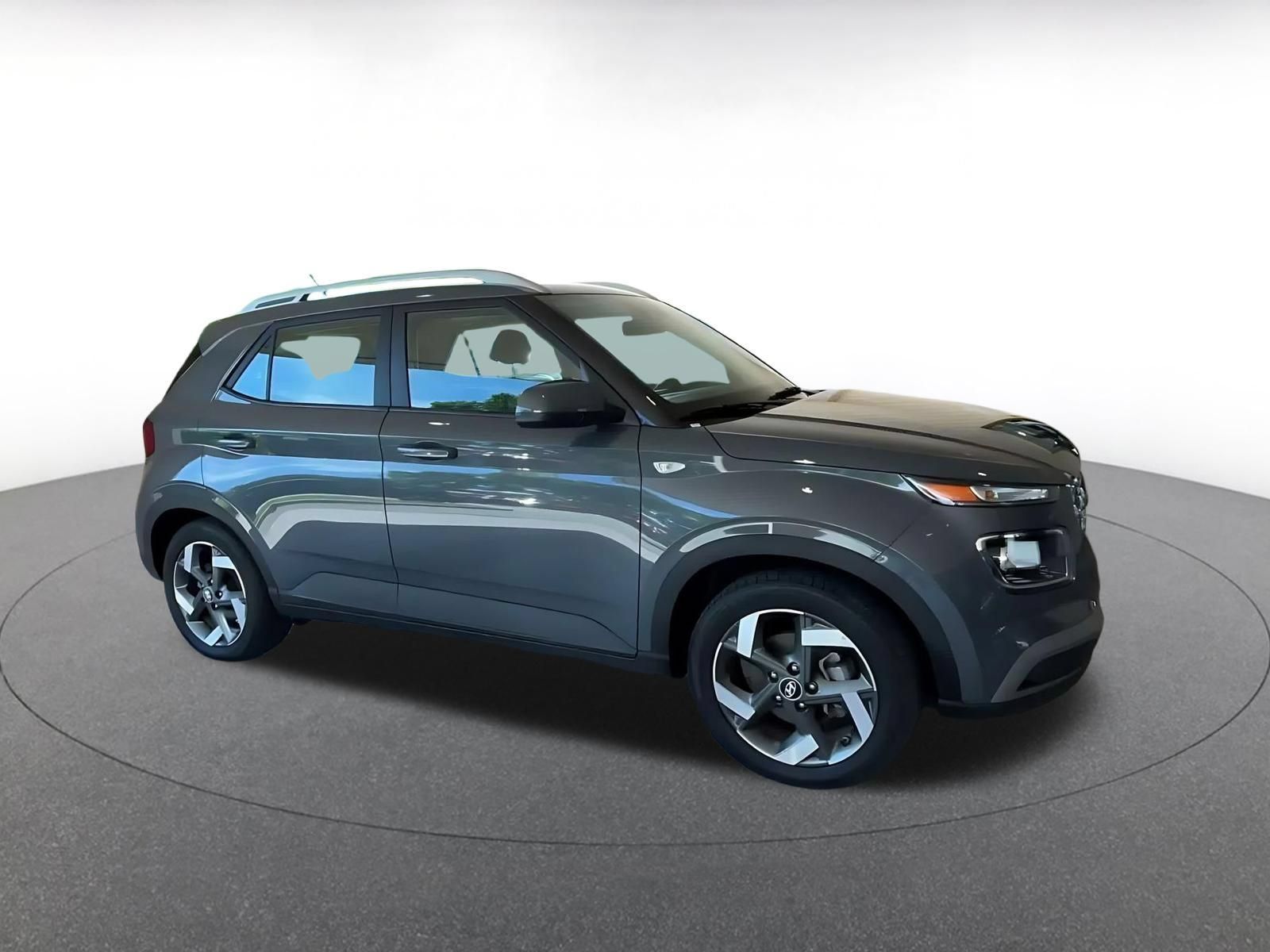 Used 2026 Hyundai Venue SEL FWD image 2