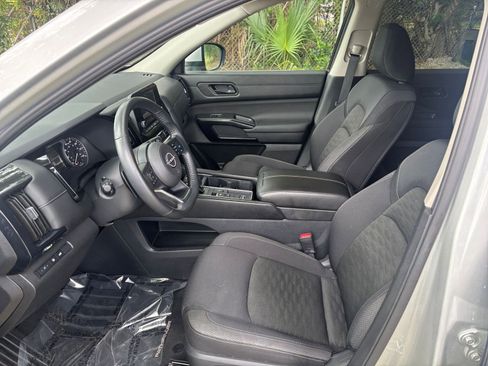 Used 2025 Nissan Pathfinder SV FWD image 29