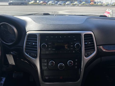 Used 2011 Jeep Grand Cherokee Laredo image 18