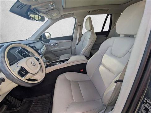 Used 2021 Volvo XC90 T5 Momentum w/ Climate Package FWD image 2