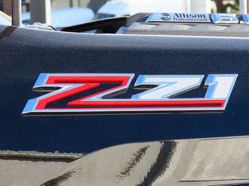 Used 2025 Chevrolet Silverado 2500 LT w/ Safety Package image 9