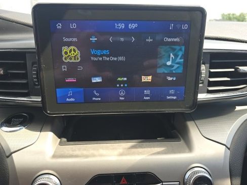 Used 2023 Ford Explorer XLT w/ XLT Sport Appearance Package image 14