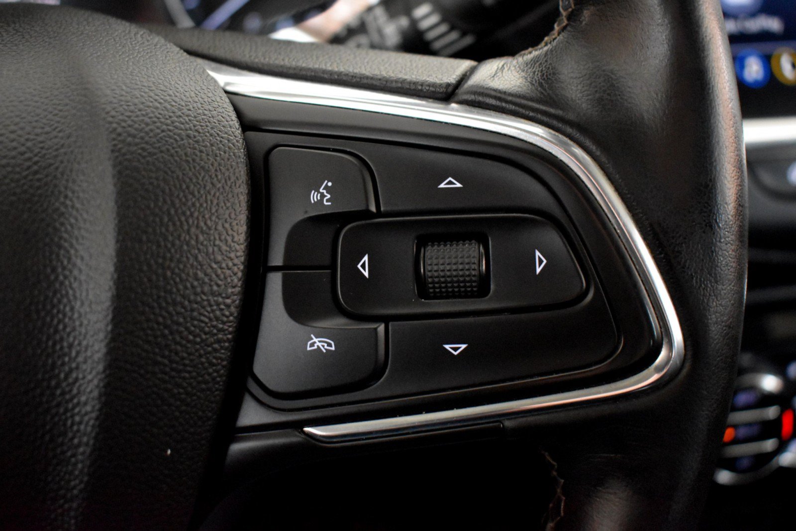 Used 2021 Buick Encore GX Essence w/ Experience Buick Package FWD image 14
