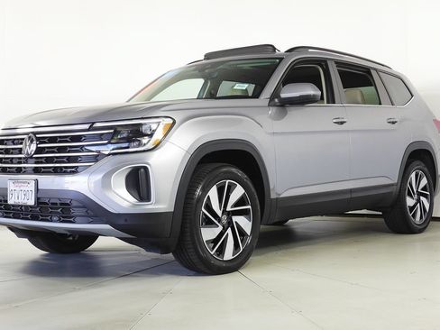 Certified 2025 Volkswagen Atlas SE w/ Panoramic Sunroof Package FWD image 2