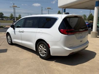 Used 2024 Chrysler Pacifica Touring-L